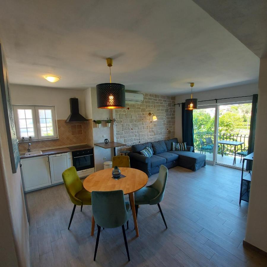 Apartments Batistic スペタルスカ・ドラガ 部屋 写真